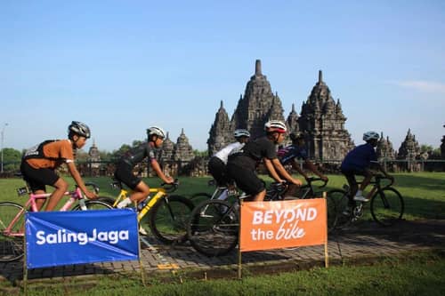 Gowes Penuh Makna: 150 Pesepeda Taklukkan Candi Sewu dan Hati Banyak Orang